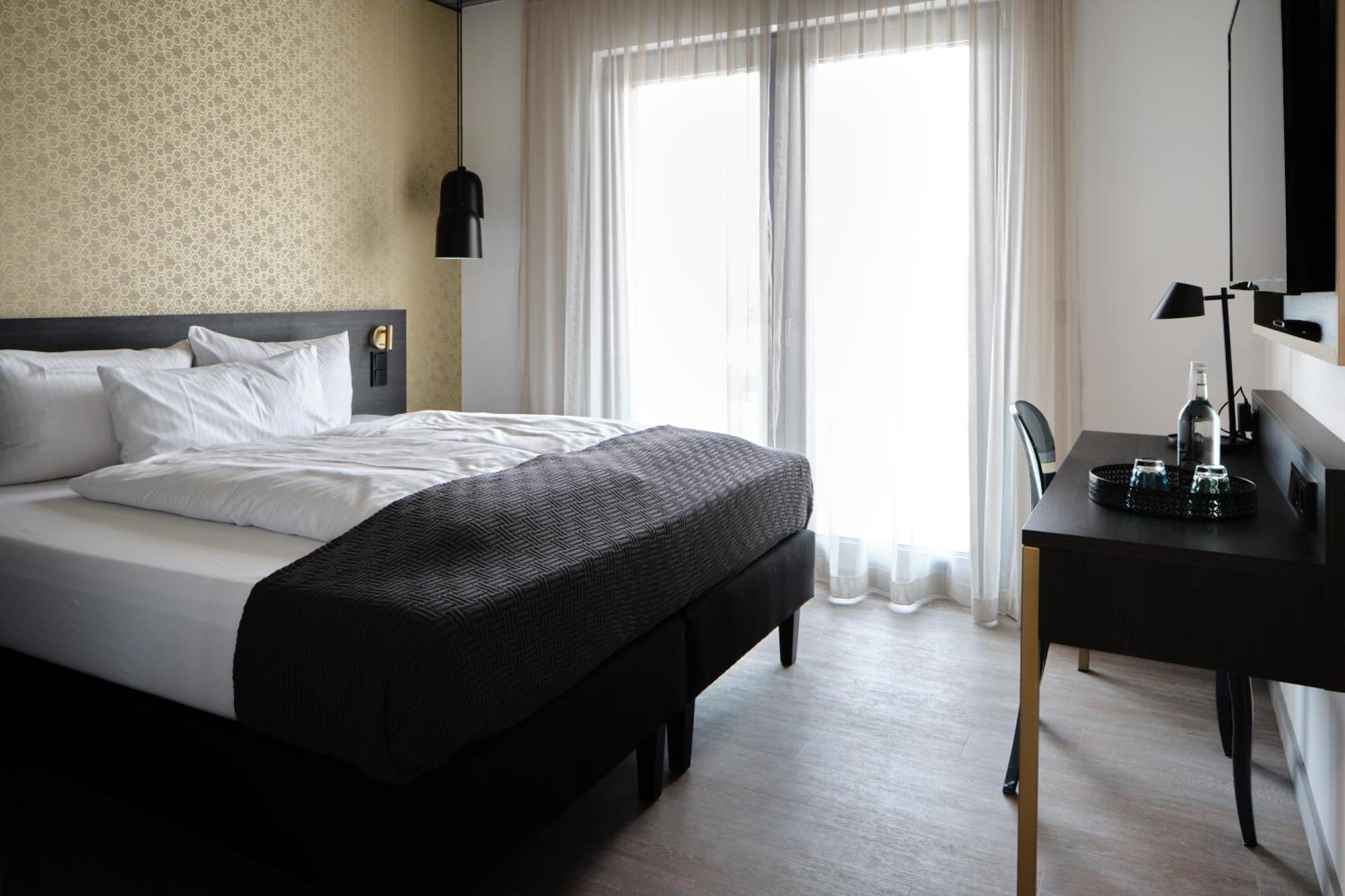 Hotel Balthazars Зелигенштадт Экстерьер фото
